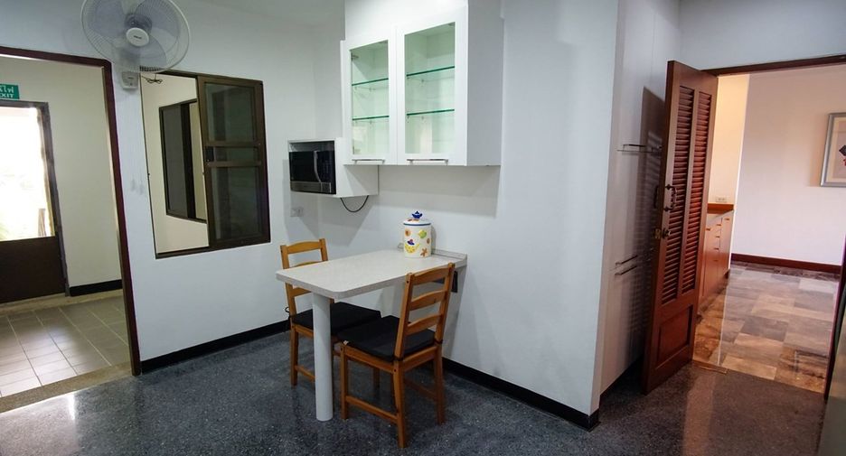 For rent 3 bedrooms condo in Watthana, Bangkok