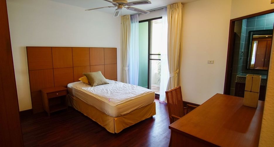 For rent 3 bedrooms condo in Watthana, Bangkok