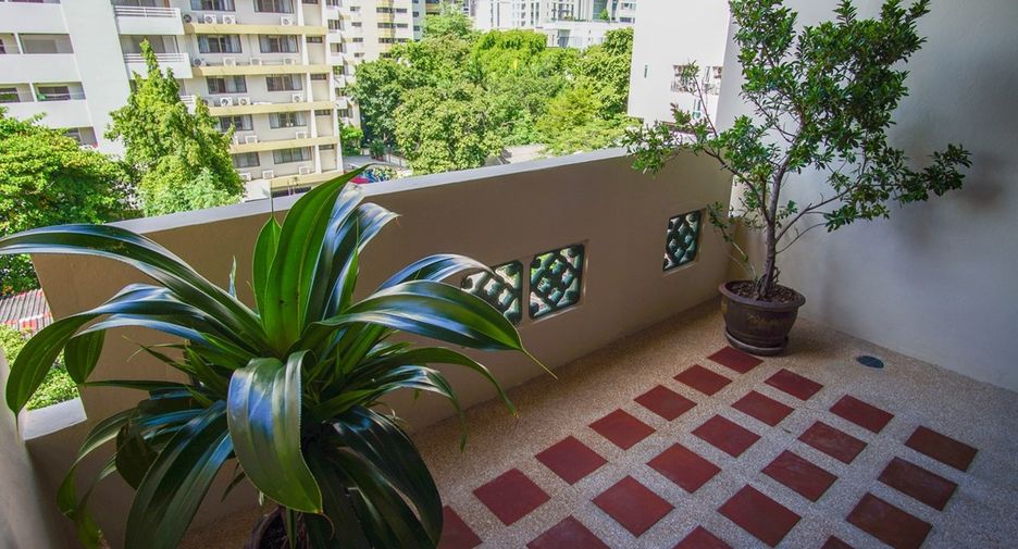 For rent 3 bedrooms condo in Watthana, Bangkok