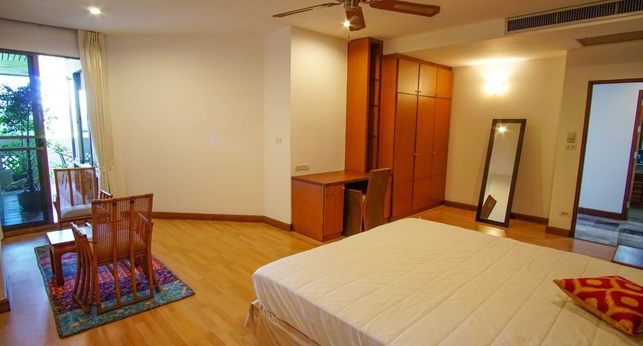For rent 3 bedrooms condo in Watthana, Bangkok