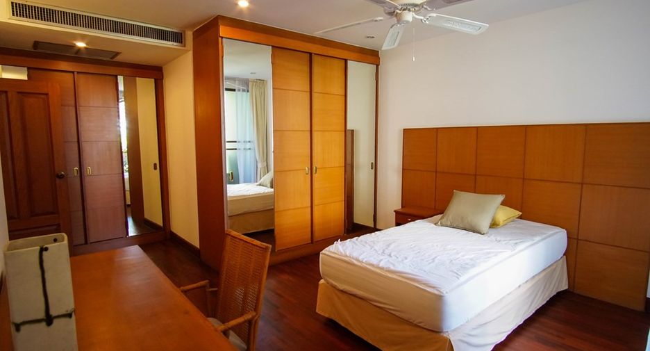 For rent 3 bedrooms condo in Watthana, Bangkok