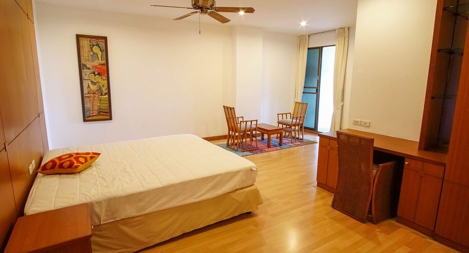 For rent 3 bedrooms condo in Watthana, Bangkok