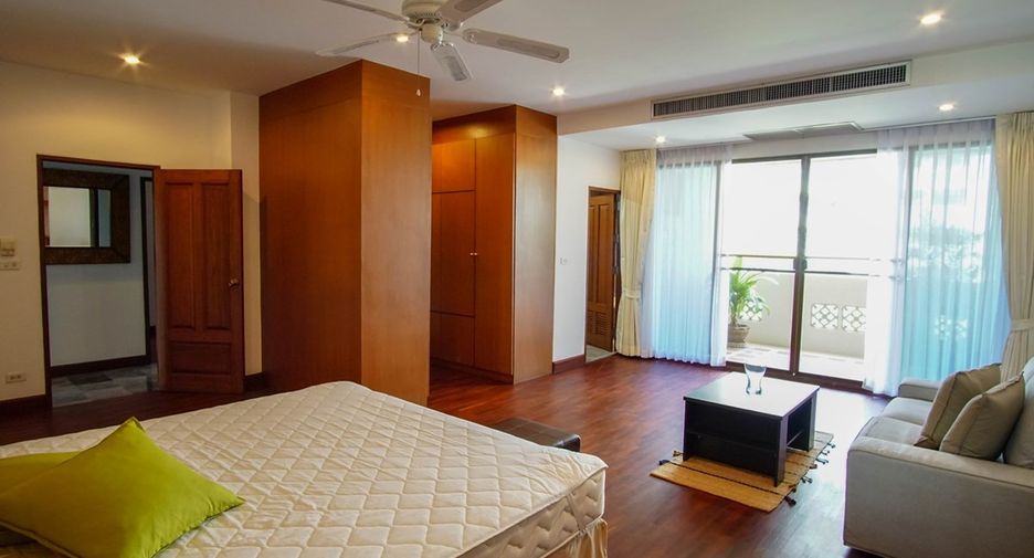 For rent 3 bedrooms condo in Watthana, Bangkok