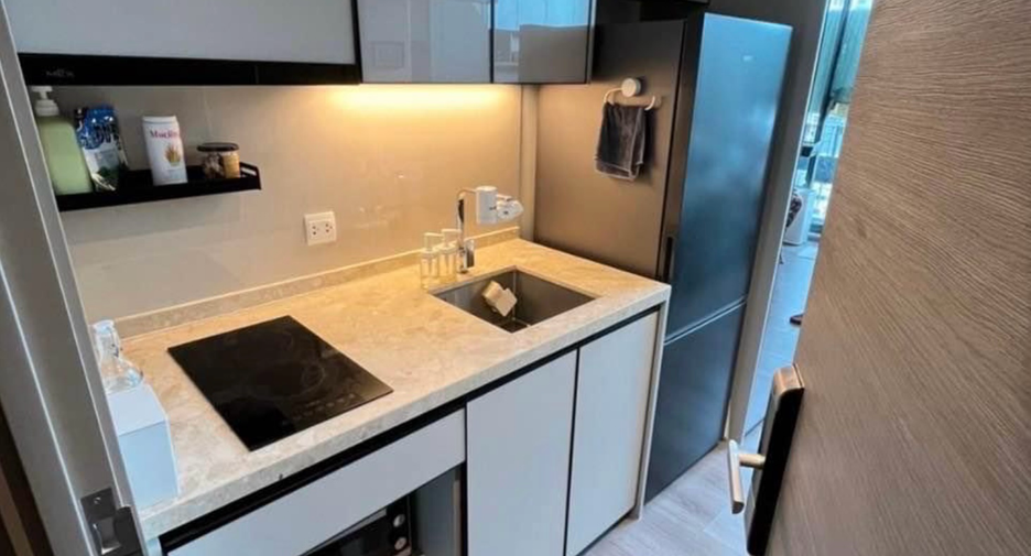 For sale 1 bed condo in Phaya Thai, Bangkok
