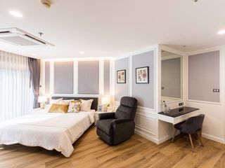 For sale 3 Beds condo in Huai Khwang, Bangkok