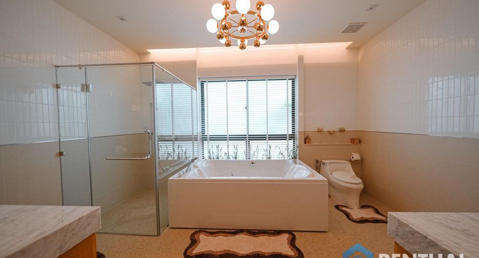 For sale 5 bedrooms villa in Bang Lamung, Chonburi