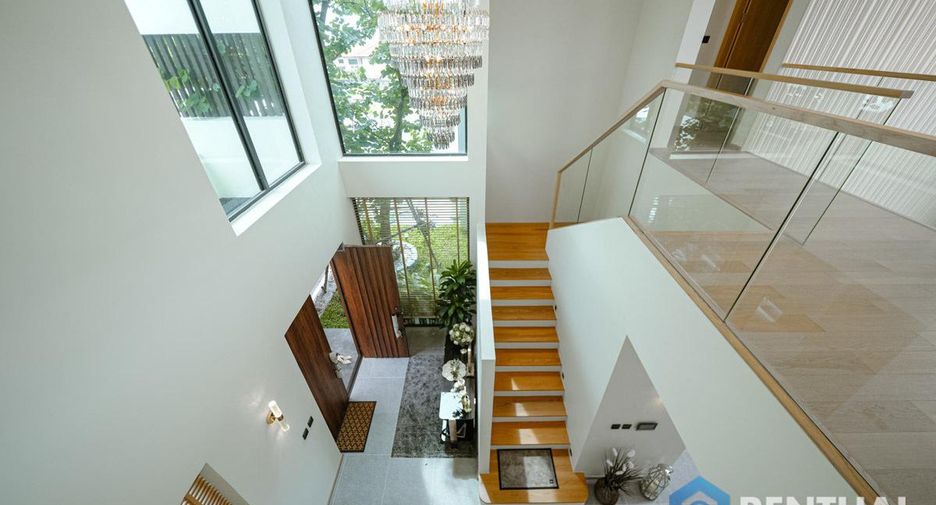 For sale 5 bedrooms villa in Bang Lamung, Chonburi