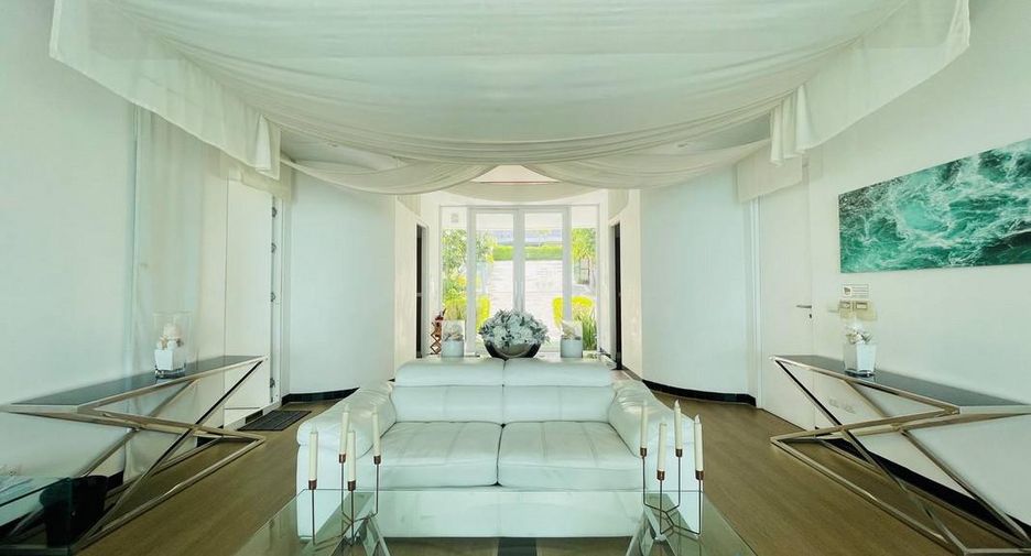 For sale 3 bedrooms condo in Sattahip, Chonburi