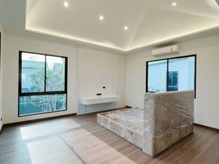 For sale 4 Beds house in Bangkok Noi, Bangkok