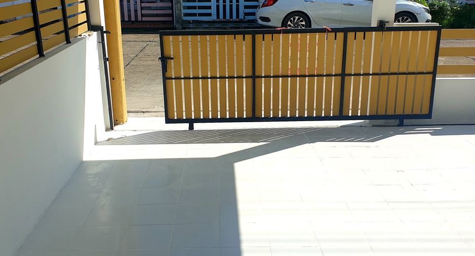 For sale 2 bed townhouse in Mueang Chiang Rai, Chiang Rai