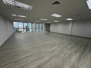For rent 1 bed office in Huai Khwang, Bangkok