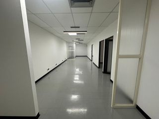For rent 1 bed office in Huai Khwang, Bangkok