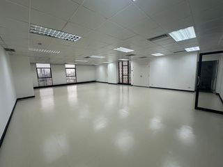 For rent 1 bed office in Huai Khwang, Bangkok
