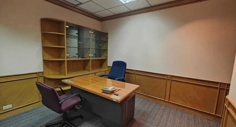 Oficina en alquiler en Din Daeng, Bangkok