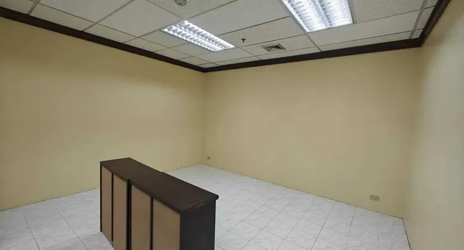 Oficina en alquiler en Din Daeng, Bangkok