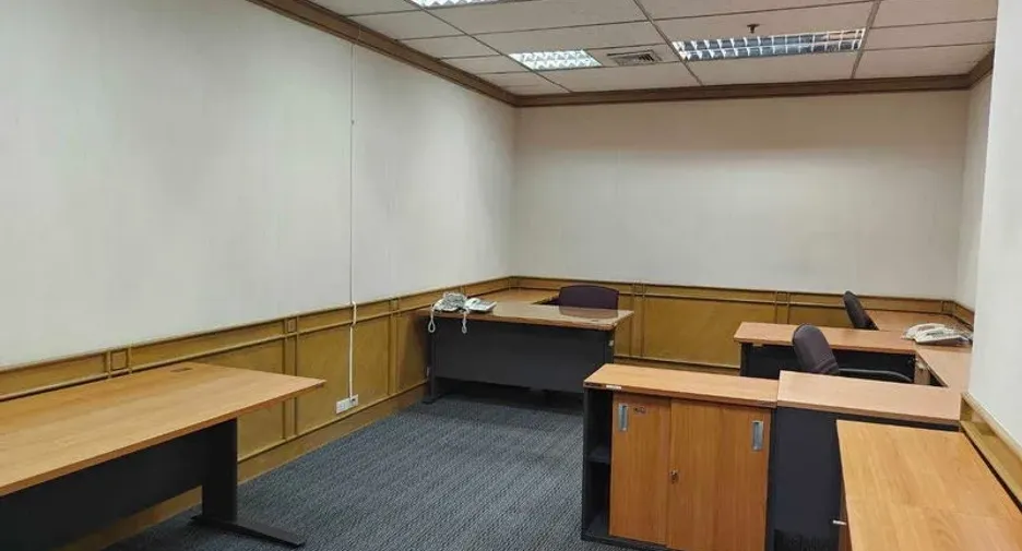 Oficina en alquiler en Din Daeng, Bangkok