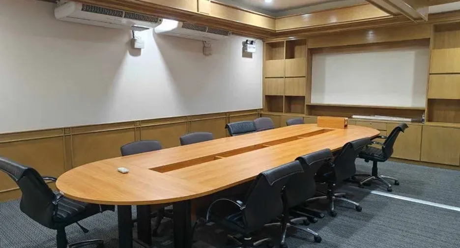Oficina en alquiler en Din Daeng, Bangkok