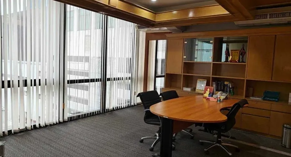 Oficina en alquiler en Din Daeng, Bangkok