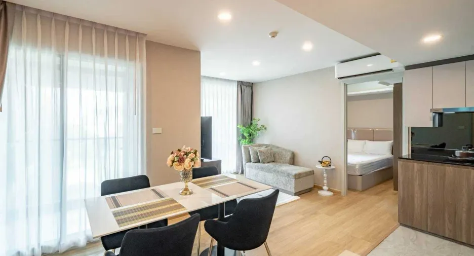 For rent 2 bed condo in Huai Khwang, Bangkok