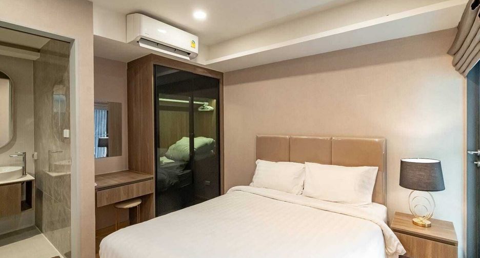 For rent 2 bed condo in Huai Khwang, Bangkok