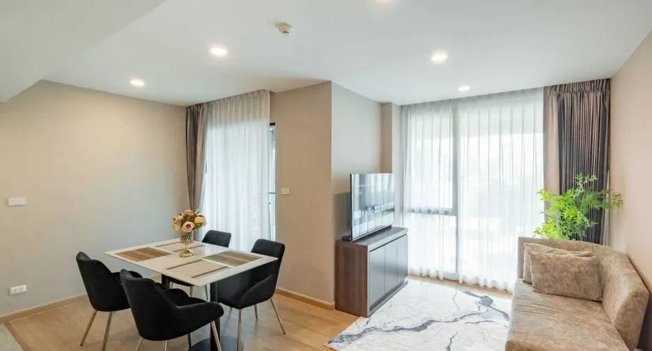 For rent 2 Beds condo in Huai Khwang, Bangkok