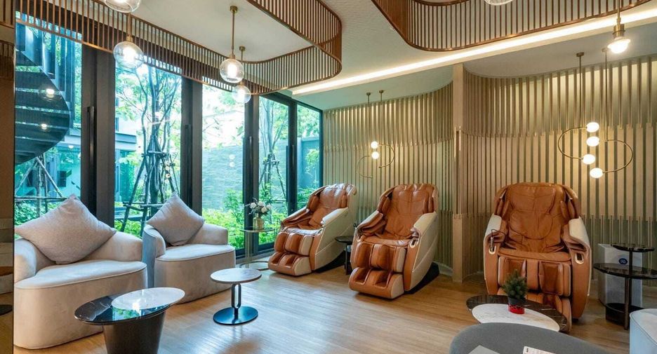 For rent 2 bed condo in Huai Khwang, Bangkok
