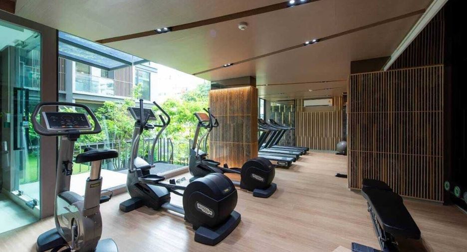 For rent 2 bed condo in Huai Khwang, Bangkok