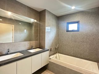 For rent 4 bed house in Mueang Samut Sakhon, Samut Sakhon