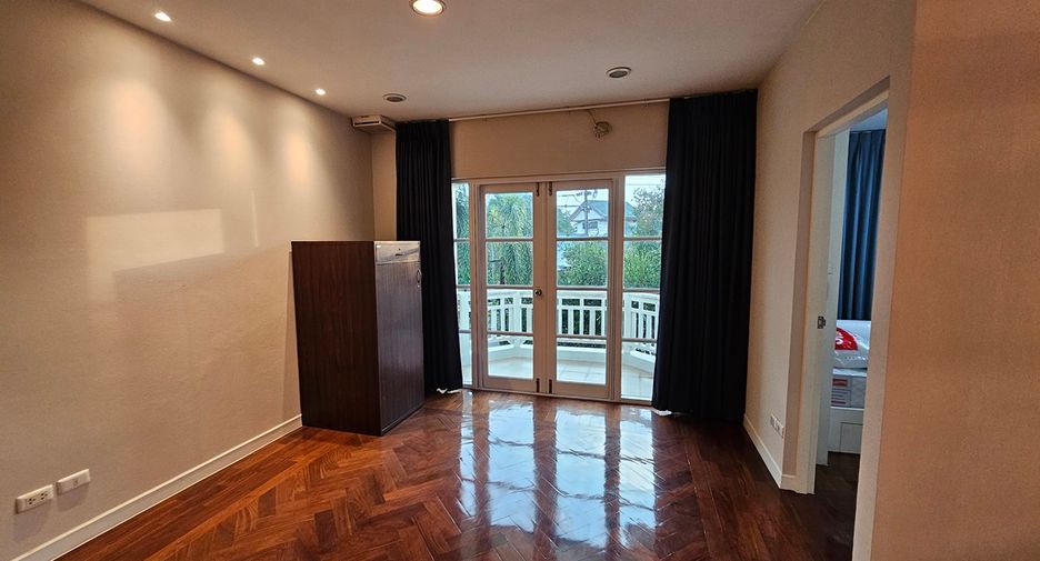 出售 4 卧室 独立屋 在 Chatuchak, 曼谷