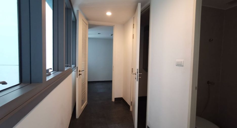 Condo en alquiler y en venta de 4 habitaciones en Yan Nawa, Bangkok