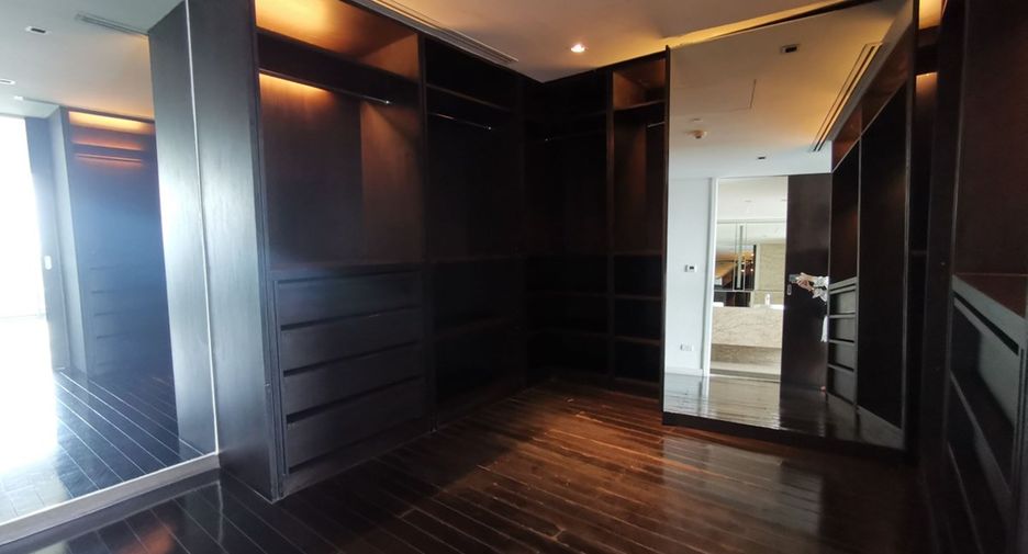 Condo en alquiler y en venta de 4 habitaciones en Yan Nawa, Bangkok