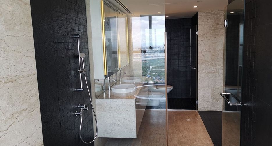 Condo en alquiler y en venta de 4 habitaciones en Yan Nawa, Bangkok