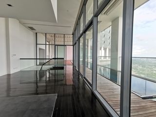 For rent and for sale 4 bedrooms condo in Yan Nawa, Bangkok