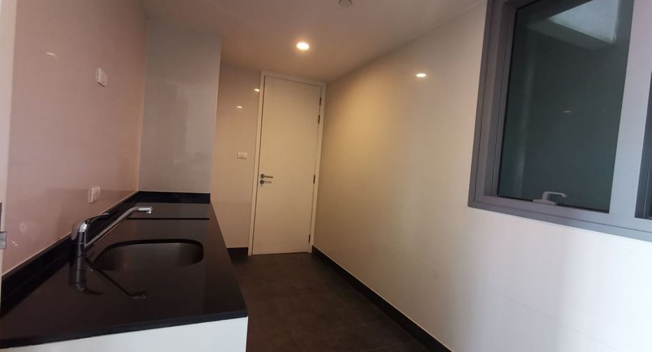 Condo en alquiler y en venta de 4 habitaciones en Yan Nawa, Bangkok
