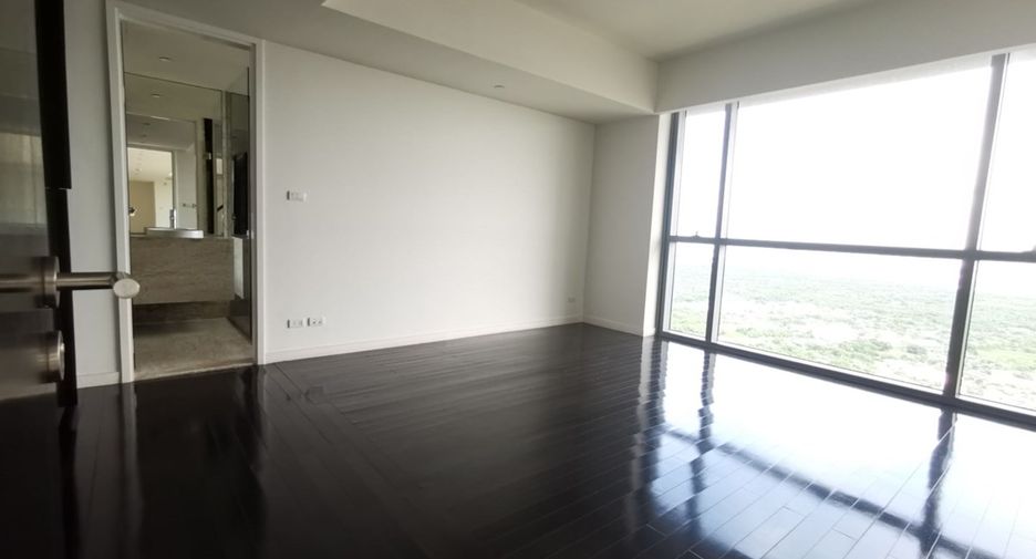 Condo en alquiler y en venta de 4 habitaciones en Yan Nawa, Bangkok
