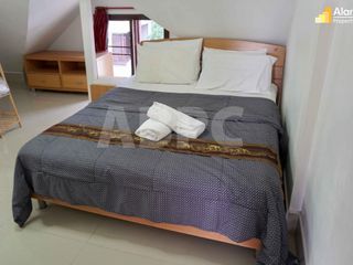 Casa adosada en alquiler y en venta de 5 habitaciones en Si Racha, Chonburi