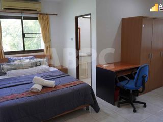 Casa adosada en alquiler y en venta de 5 habitaciones en Si Racha, Chonburi