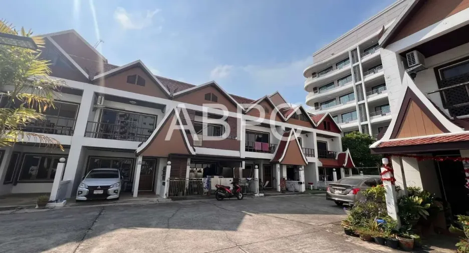For rent and for sale 5 bedrooms townhouse in Si Racha, Chonburi