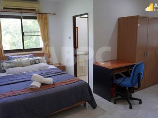 Casa adosada en alquiler y en venta de 5 habitaciones en Si Racha, Chonburi