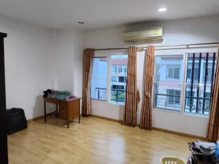 For sale 3 bed townhouse in Lat Phrao, Bangkok