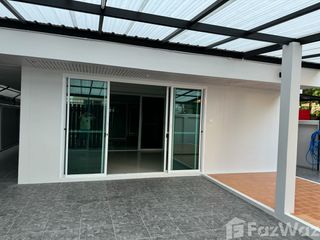 For sale 5 Beds house in Khlong Toei, Bangkok