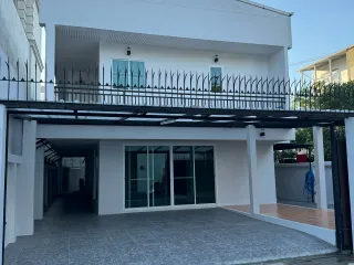 For sale 5 Beds house in Khlong Toei, Bangkok
