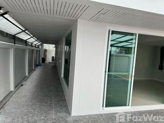 For sale 5 Beds house in Khlong Toei, Bangkok