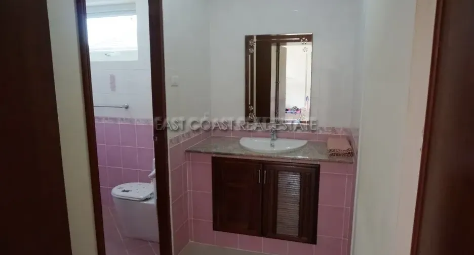 For rent and for sale 4 bedrooms house in Bang Lamung, Chonburi