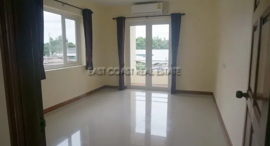 For rent and for sale 4 bedrooms house in Bang Lamung, Chonburi