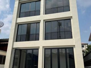 For rent and for sale 1 bed office in Bang Na, Bangkok