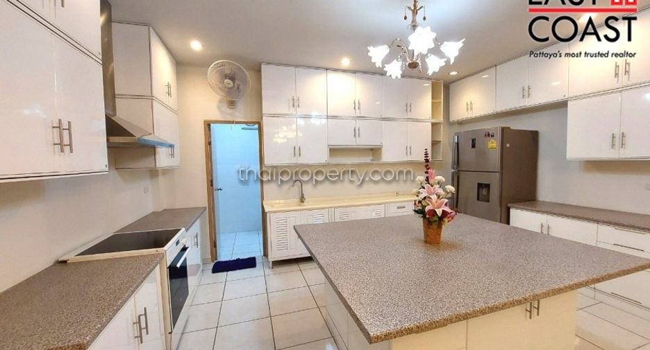 Casa en venta de 4 habitaciones en Bang Lamung, Chonburi