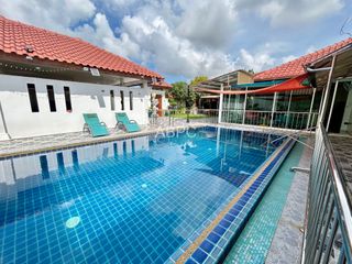 À louer et à vendre 4 chambres maison à Si Racha, Chonburi