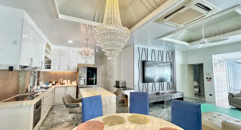 For rent and for sale 4 bedrooms house in Si Racha, Chonburi