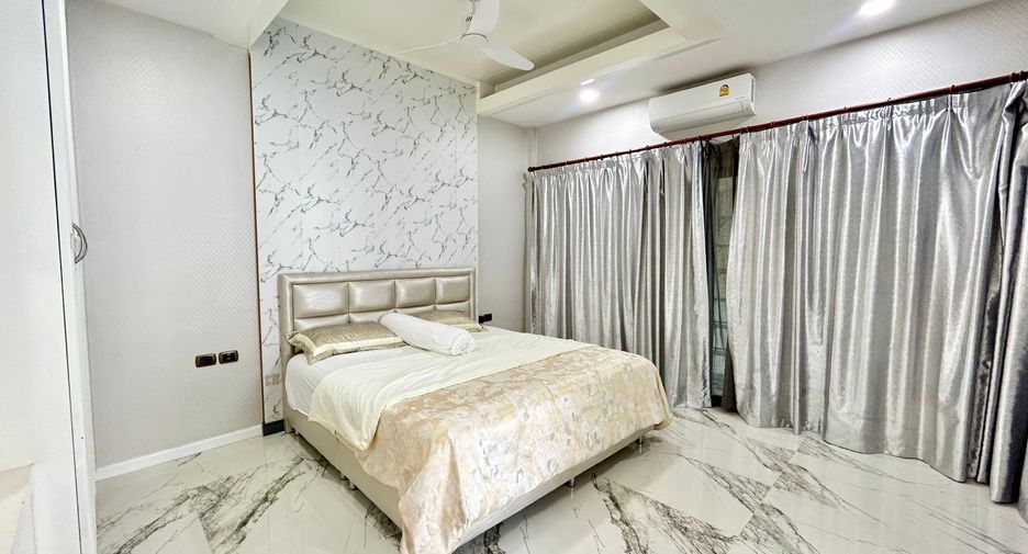 For rent and for sale 4 bedrooms house in Si Racha, Chonburi